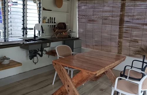 Catangnan Cabin | Affordable Private Cabin with access to spectacular 3rd story rooftop beach view