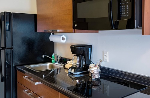 Berwick Hotel | Affordable Room with Full Amenities Near I-35, Ankeny Art Center & Cascade Falls