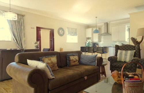 Durbanville House | African Palm Blue cottage