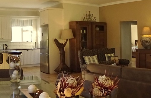 Durbanville House | African Palm Blue cottage