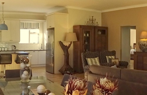 Durbanville House | African Palm Blue cottage