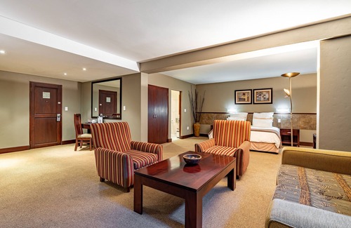 White River Hotel | African Sky Hotels - Pine Lake Inn