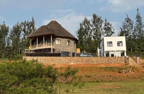 Rwamagana Villa | African-style villa with lake view, sleeps 12