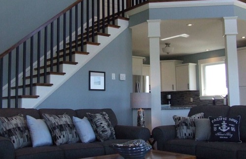 Brackley Beach House | Afterglow Cottage - Waterview & Just 5 min to Nat'l Park Beaches!