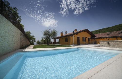 Mazzurega Resort | AGRITURISMO ACINATICO WINE RELAIS