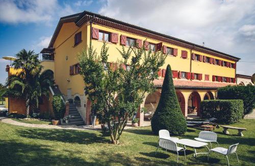 San Lorenzo in Campo Apartment | Agriturismo Miralbello