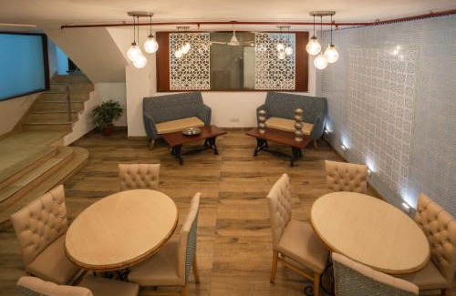 DLF City Hotel | Ahuja Residency DLF Phase 2