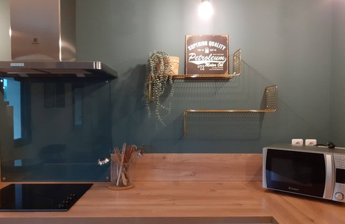 Laval-Saint-Roman Apartment | Aiguèze, Gîte N°5 air-conditioned with swimming pool