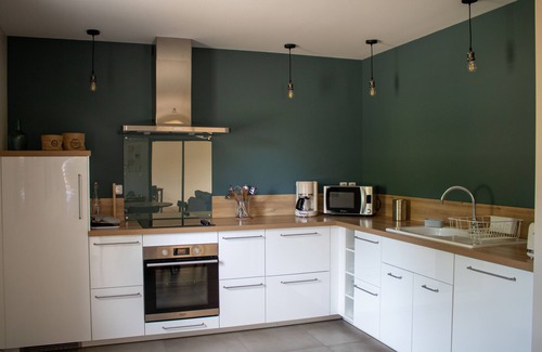 Laval-Saint-Roman Apartment | Aiguèze, Gîte N°5 air-conditioned with swimming pool