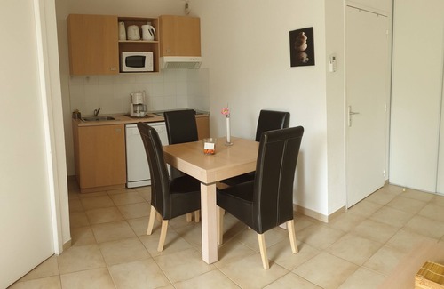 Santa-Maria-Poggio Apartment | Air-conditioned apartment with terrace and swimming pool 800 m from the beach in Santa Maria Poggio, Corsica