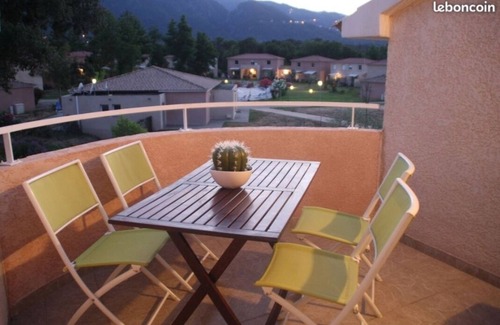 Santa-Maria-Poggio Apartment | Air-conditioned apartment with terrace and swimming pool 800 m from the beach in Santa Maria Poggio, Corsica