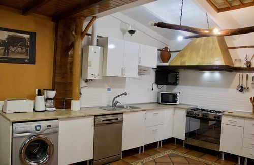 Velilla-Taramay House | AIR CONDITIONED HOUSE POOL PARKING WIFI NEAR THE CENTER AND BEACH ALMUÑECAR.