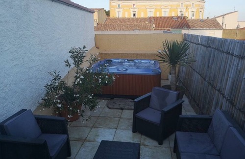 Maraussan House | Air-conditioned townhouse, Spa and large terrace 5 minutes from the town center.