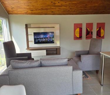 Ekurhuleni Apartment | Airport Fresh Lodge