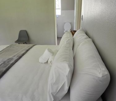 Ekurhuleni Apartment | Airport Fresh Lodge