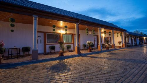 Vecses House | Airport Károly Centrál