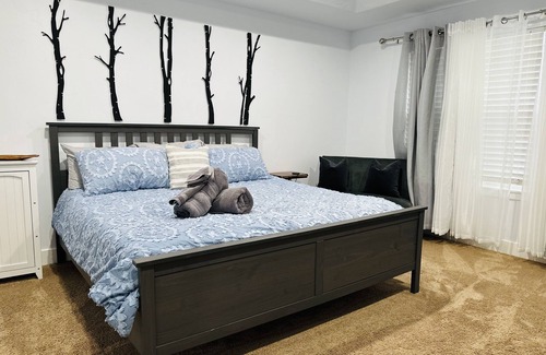 Leadville House | Airy home away from home- minutes from downtown and mineral belt trail!
