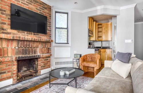 Peter Cooper Village Apartment | Airy Kips Bay 1BR w/Elevator & W/D, near MSQ Park & 6, by Blueground