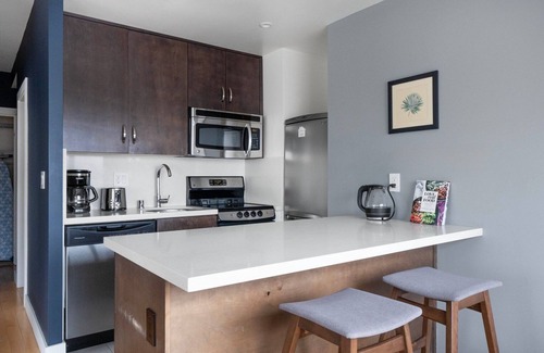 Lower Nob Hill Apartment | Airy Nob Hill 1BR w/Sauna + Gym, near Union Sq by Blueground