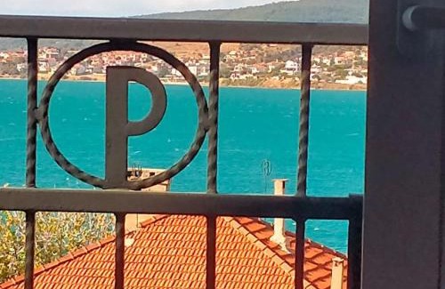 Ayvalik City Center House | aj konukevi müstakil ev dört odalı