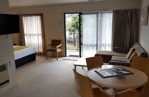 Akaroa Hotel | Akaroa Waterfront Motels