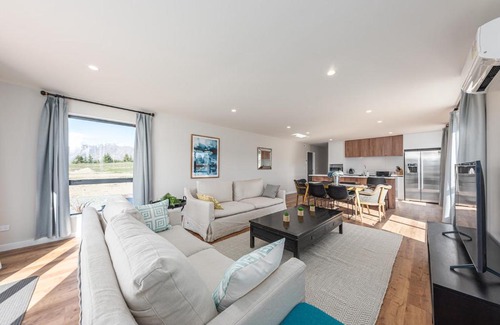 Lake Tekapo House | Akin Tekapo