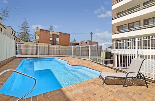 Port Macquarie Apartment | Akuna 18 - Coastal comfort with 6th-floor views just steps to the sand
