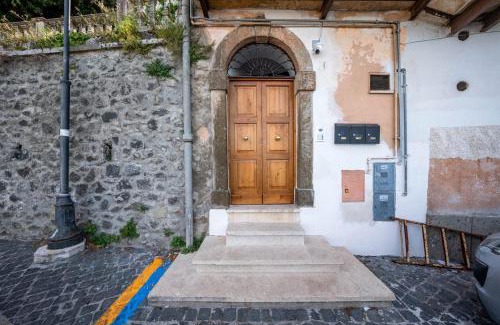 Rocca di Papa House | Al Belvedere A cozy with hills and village view