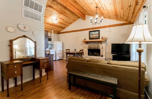 Fredericksburg Cabin | Alamo Spring- Country Cabin | Comfy Cabin