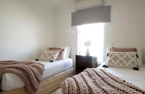 Mission Beach House | Alani - Absolute Beachfront - Sleeps up to 10