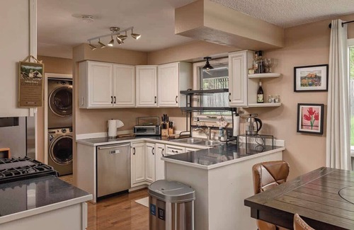 Sand Lake House | Alaska Family Comfort Stay w/Hottub