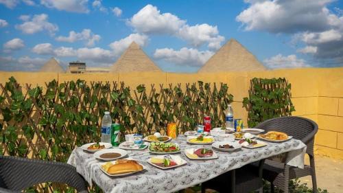 Giza House | Alaska Sphinx & Pyramid Stay