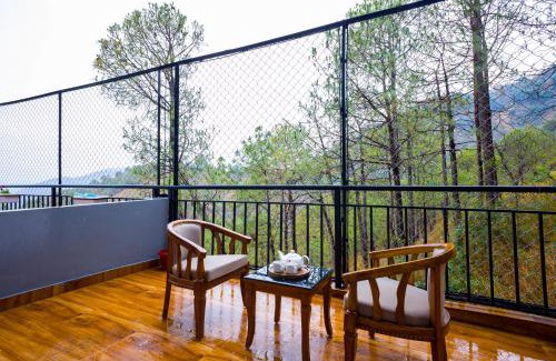 Kasauli Villa | Alaya Stays Archee's 6 BHK Nature Retreat with Game Lounge & Open Dining