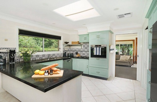 Bundanoon House | Alba Gardens – Private, leafy garden setting on over an acre