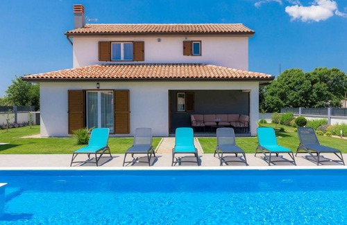 Liznjan House | Alba Rossa 106.1