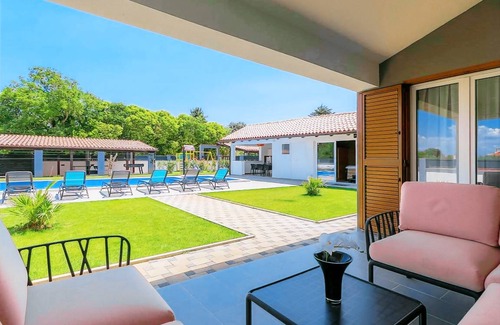 Liznjan House | Alba Rossa 106.1