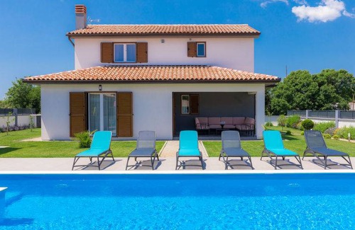 Liznjan House | Alba Rossa