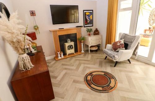 Llanelli House | Alban Road