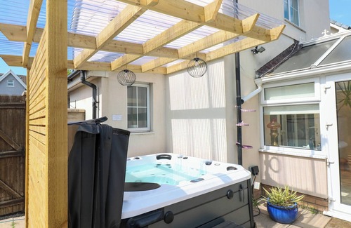 Llanelli Cottage | ALBAN ROAD, pet friendly, with hot tub in Llanelli