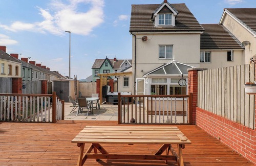 Llanelli Cottage | ALBAN ROAD, pet friendly, with hot tub in Llanelli