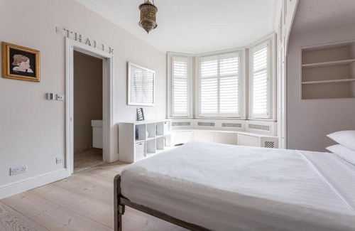 Battersea Apartment | Albert Bridge Road VI by Onefinestay