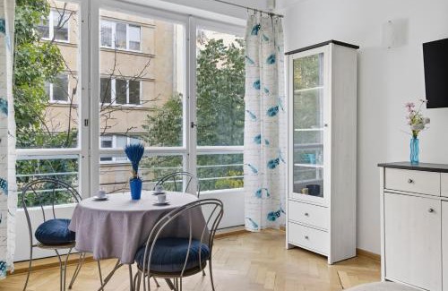 Srodmiescie Południowe Apartment | Aleja Przyjaciol by Solarento