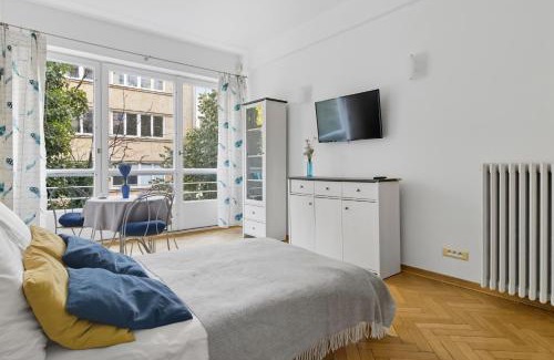 Srodmiescie Południowe Apartment | Aleja Przyjaciol by Solarento