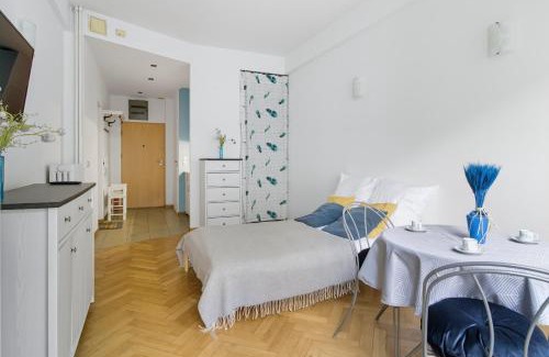 Srodmiescie Południowe Apartment | Aleja Przyjaciol by Solarento