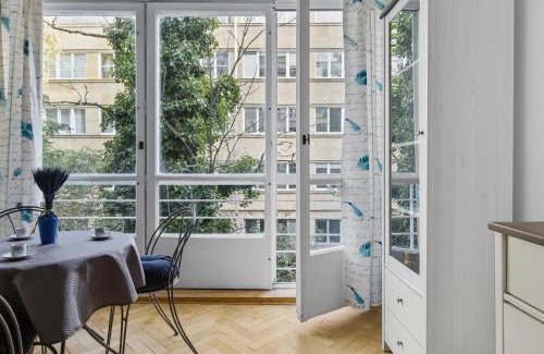 Srodmiescie Południowe Apartment | Aleja Przyjaciol by Solarento