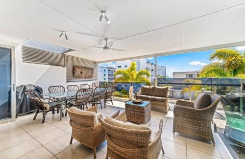 Alexandra Headland House | Alex Beach House, 100 steps to the sand, with ocean views