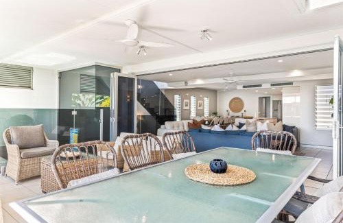 Alexandra Headland House | Alex Beach House, 100 steps to the sand, with ocean views