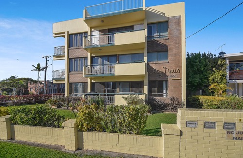 Alexandra Headland Apartment | Alex Headland Ground Floor Unit with Ocean Views