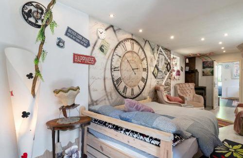 Muhlbach Apartment | Alice im Wunderland