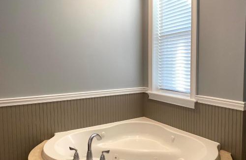 West Poplar Apartment | Alina & Fanny - Philadelphia 1224 Mt Vernon St